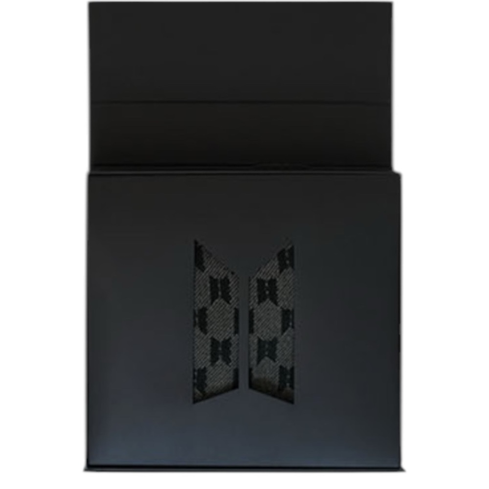 BTS MERCH BOX #1 - OPEN BOX
